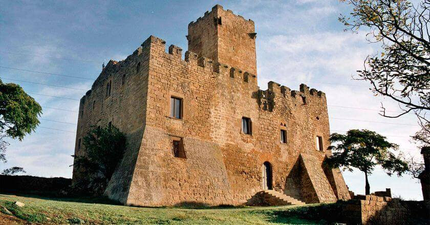 Château médiéval en Segarra, terre de châteaux