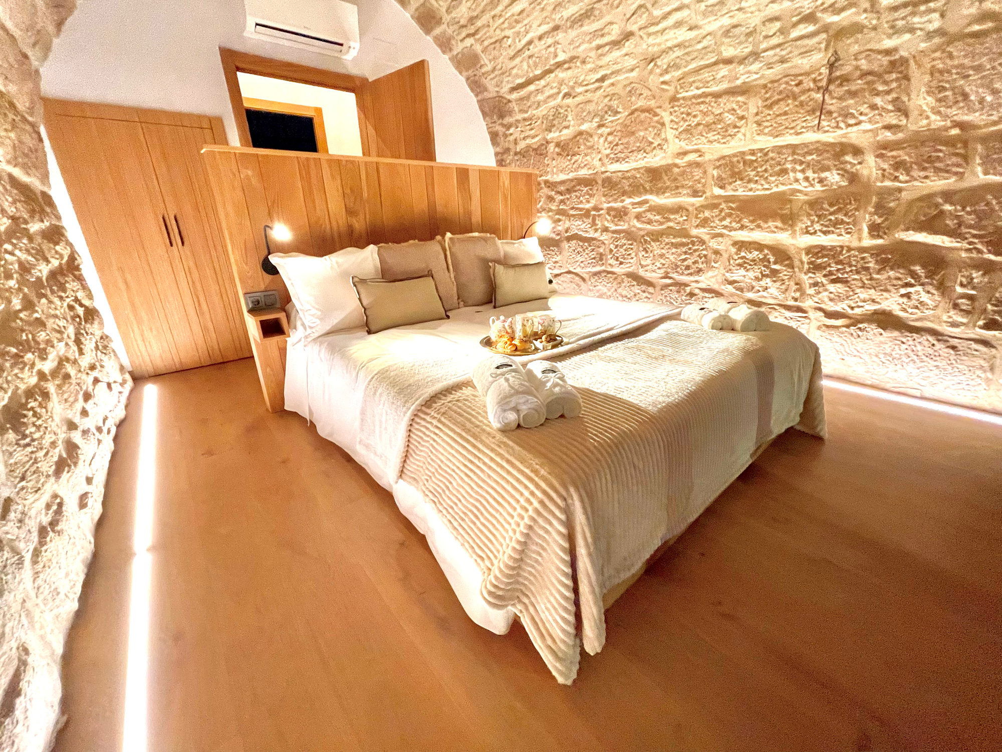 Torre bedroom: double room with stone wall at Torre de Queralt