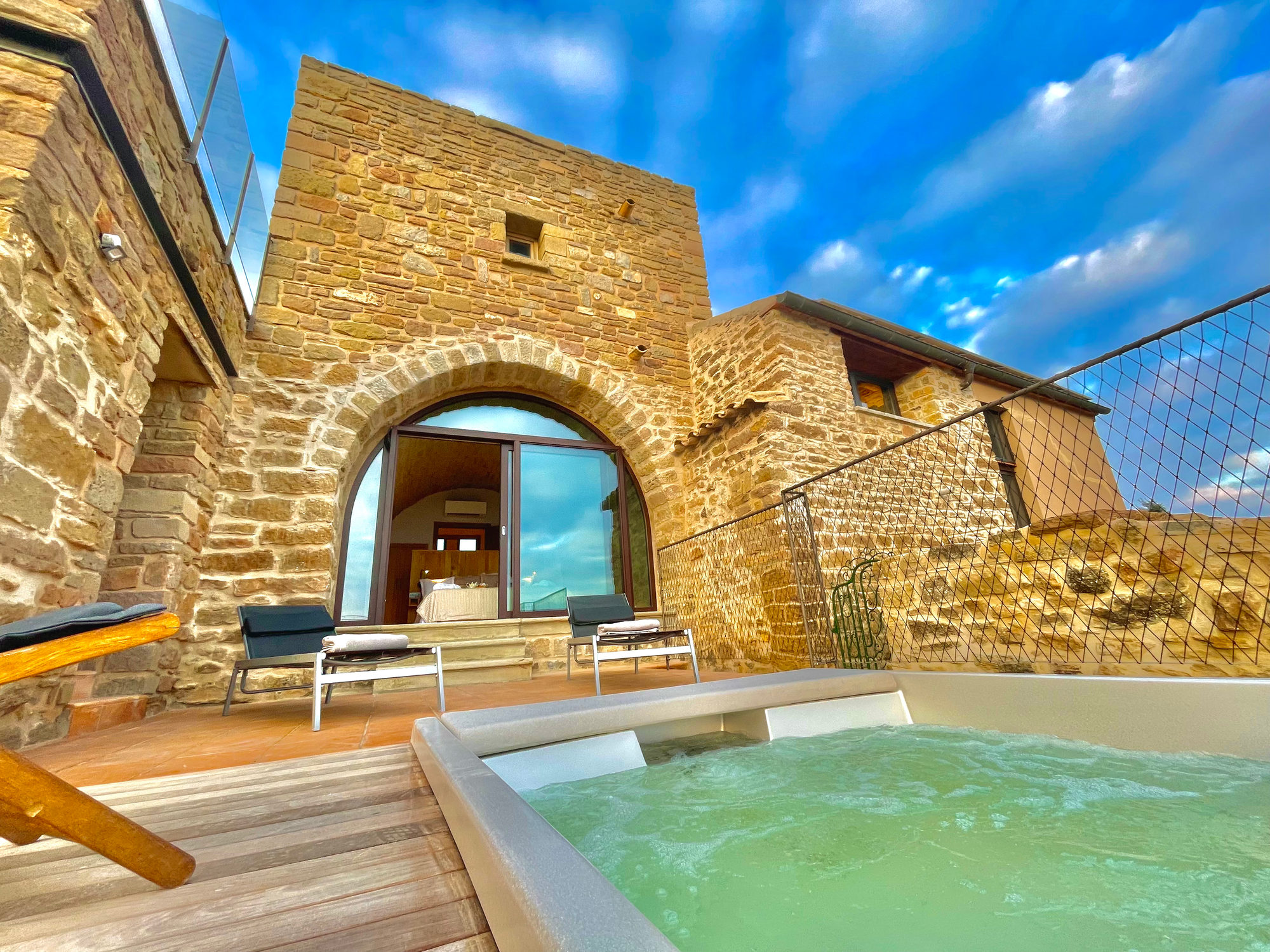 Jacuzzi a la terrassa de la Torre de Queralt