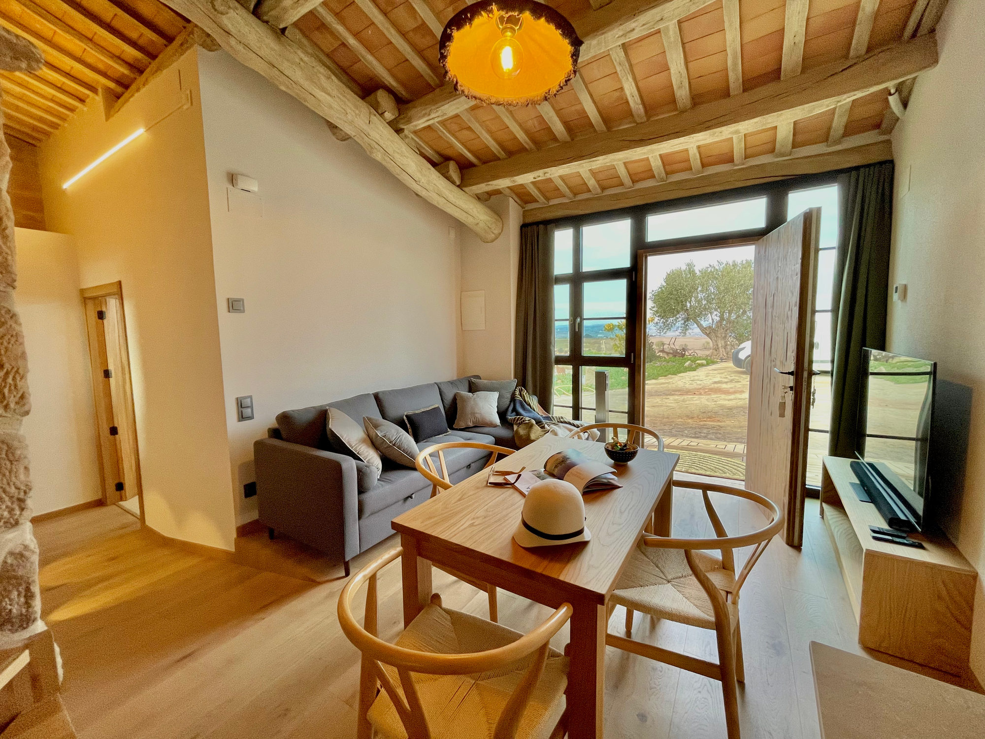 Sala de estar y comedor de la Torre de Queralt
