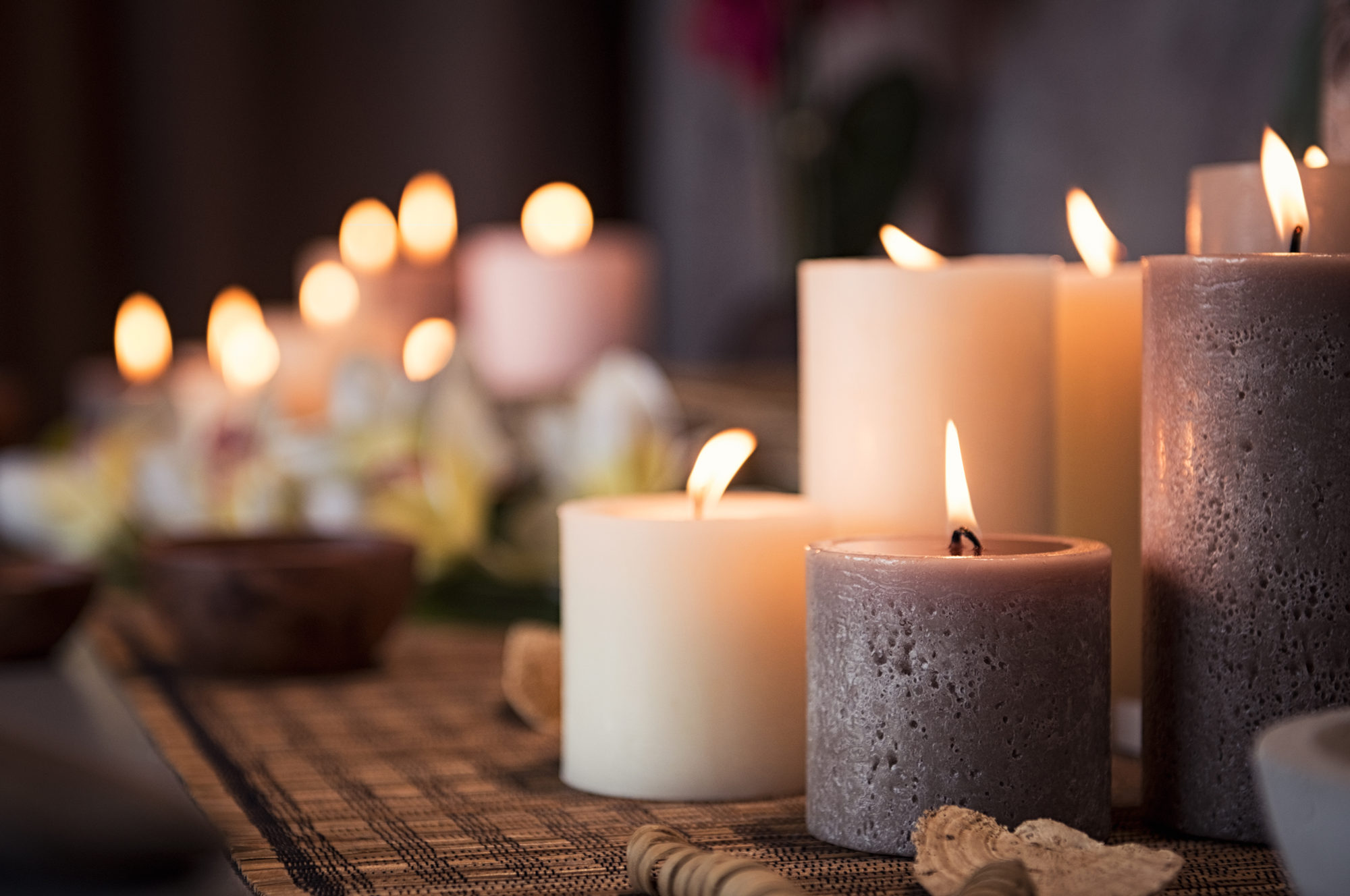 Velas encendidas para crear un ambiente relajante